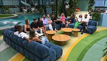 צפו בדיירים מצלמים סרטונים בעזרת הטלפונים החדשים של סמסונג