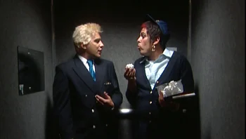 אחד העם 1 - מירי במעלית עם הדייל