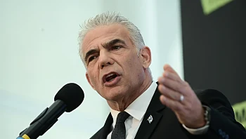 מתמיכה בממשלת חירום - להתנגדות: הזיגזוגים של יאיר לפיד