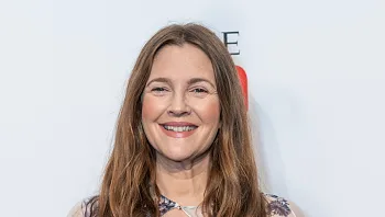 סטוקר התקרב יותר מדי - דרו ברימור הורחקה מהבמה