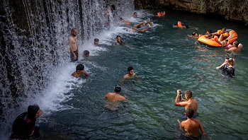 התחזית: מעונן חלקית עם ירידה קלה בטמפ', גשם מקומי קל