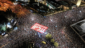 ערב הדיון בבג"ץ: 47 אלף מפגינים בי-ם, צעדה לעבר מעון רה"מ