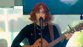 אחרי "ילד מטריה": עטרה אוריה בשיר להנצחת השוטרים שנפלו