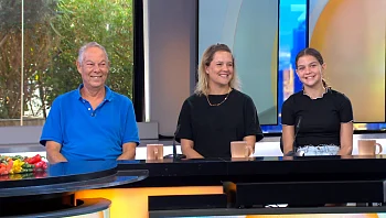 שחייה משפחתית: סבא, בתו ונכדתו הפכו את צליחת הכנרת למסורת