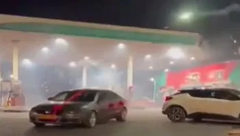 תיעוד חריג מעיסאוויה: זיקוקים נורו לעבר תחנת דלק