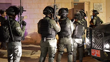 הרוג ועצורים ברמלה אחרי החיסול בדרום: תיעוד הפשיטה המשטרתית