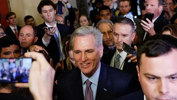 לראשונה בהיסטוריה: יו"ר בית הנבחרים הודח מתפקידו