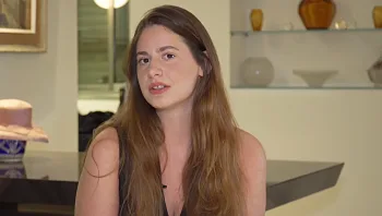 הישראלית שאלרגית למים: "עושה מקלחות קצרות, ממעיטה ללכת לים"