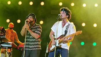 הציוד נתקע בישראל - ברונו מארס ביטל את הופעתו בקטאר