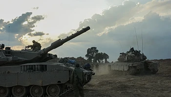 מלחמה בשתי חזיתות: אש בצפון ותקיפות בלבנון; קרבות ברצועה