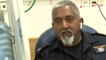 גבורת האב: נסע לחלץ את שני בניו - ונקלע לקרב עם מחבלים