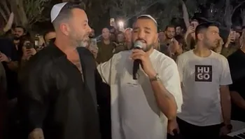 איתי לוי וליאור נרקיס הפתיעו חתן וכלה - ואף עין לא נותרה יבשה