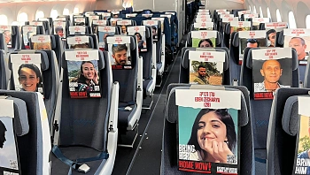 טיסת החטופים: אל על צירפה למושביה את תמונות החטופים והנעדרים