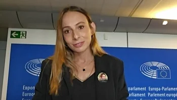 "לא הייתי אמורה להיות כאן גם לא בחיים": לורה במשלחת בבלגיה