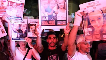 הלחץ גובר: מאבק משפחות החטופים מגיע לניו יורק