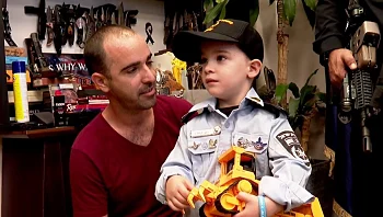 האם נרצחה, הילדים תועדו בזרועות המחבלים: "גררו אותם, זו זוועה"