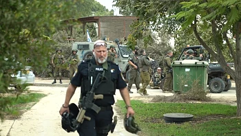 "מה שלא יהיה, תילחמו": השאיר את משפחתו בממ"ד - והציל את הקיבוץ