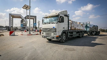 "נכנס דלק, לא מגיע אלינו": בעזה מתנפלים על הסיוע