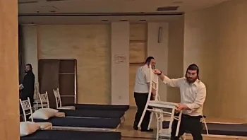 "מארבע משפחות הגענו למאות": תושבי נתיבות פונו לאולם אירועים