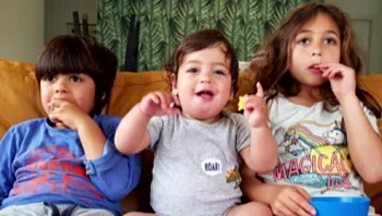 הסבים והסבתות צועדים לגבול עזה ומבקשים: "קחו אותנו במקומם"