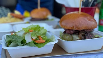 ביי ביי בית קפה שכונתי, ברוכים הבאים דיינר מהזן שחיכינו לו