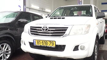 "אם יש לכם טויטה לבנה, שימו דגלי ישראל שיידעו שאתם משלנו"