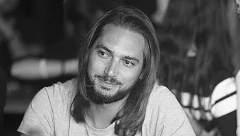 "חזר אל הגיהנום אחרי שנמלט": השיר לזכר הגיבור שהציל צעירים במסיבה - ונרצח