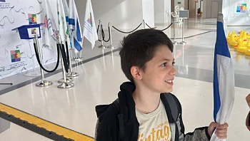 "באתי להפגין נוכחות ואהבה": נועם הגיע להביע תמיכה במשוחררים