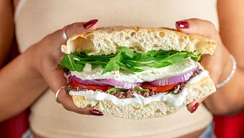 בזכות הסקיאצ'אטה: פנינו הוא דוכן הסנדוויצ'ים שתמיד רציתם כאן