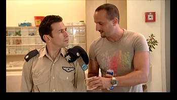 החברים של נאור, עונה 1, פרק 5: הפצועה