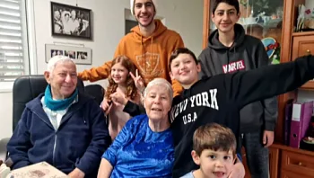 "היא מספרת סיפורים שמחזירים אותי לסיפורים ששמעתי במסע לפולין"