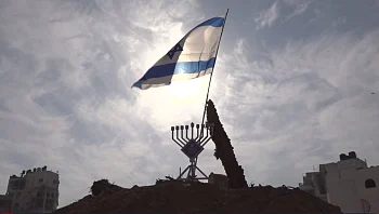 בזירת מפגן הכוח של חמאס: חנוכה עם הלוחמים בכיכר פלסטין