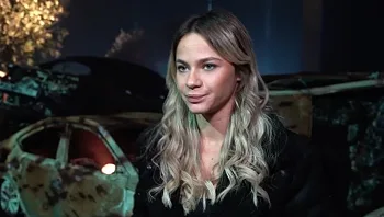 התמונה שהתפרסמה בכל העולם: סיפורה של האישה באדום מהנובה