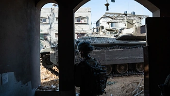 התמרון נמשך: מחבלים חוסלו בבתי ספר בעזה, נשקים אותרו בח'אן יונס