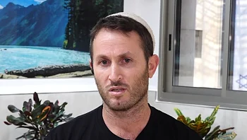 "תקווה שנחזור יותר חזקים": הגיבור של הקיבוץ מתאחד עם חבריו