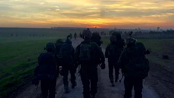 "אימא, יצאתי מעזה": אחרי חודש וחצי - הצנחנים פגשו את ההורים