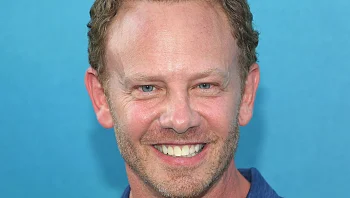 תיעוד: כוכב "בוורלי הילס 90210" הותקף באלימות ברחוב