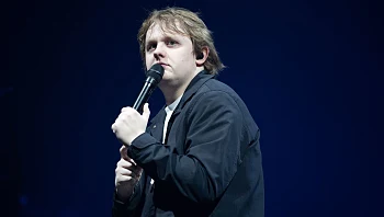 לאחר שעצר את סבב ההופעות בשל התקפי חרדה: הזמר המצליח מעדכן