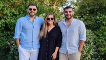 "חיבוק שאי אפשר להסביר אותו": שלושת הילדים והבעל יצאו לשבת