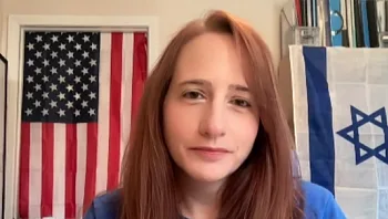 "היא ניסתה להכות אותי": עדי הותקפה בגלל המעיל שלבשה בתה