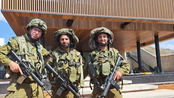 "זה נותן המון כוח": שלושת החברים שעובדים ביחד ושירתו יחד