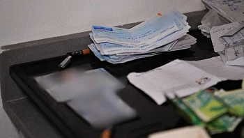 רישיונות שלא כדין עבור שוחד: מנהלת במשרד הרישוי ועו"ד נעצרו