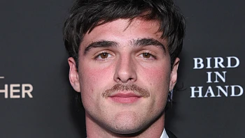 בנות, להסתער! הכוכב הלוהט שוב רווק