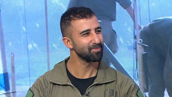 "אני עדיין לא מצליח לשלם שכ"ד": הלוחם שמשחק בהצגה "קזבלן"