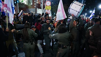 אלפים מחו למען החטופים; מפגינים נגד הממשלה נעצרו בת"א