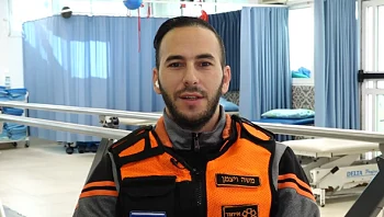 "כל אחד שאוציא יחיה בזכותי": החובש שהציל חיים ונפצע מטיל