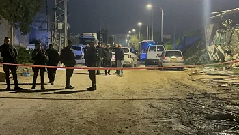 חשד לרצח בלוד: גבר נורה ברכבו, מרדף אחר חשודים