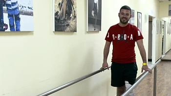 "רגע מרגש": הלוחם שאיבד את רגלו בעזה חוגג את "הרגל החדשה"