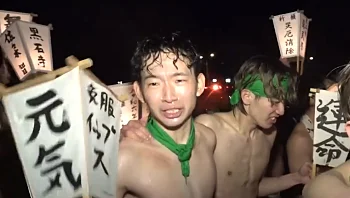 אחרי למעלה מ-1,000 שנים: פסטיבל "האיש העירום" ביפן מגיע לסיומו