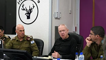 גלנט: "במקרה של הפוגה זמנית בעזה - נעצים את האש נגד חיזבאללה"